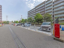 【埼玉県/越谷市大字西方】エフローレ新越谷ロイヤルガーデン 駐車場