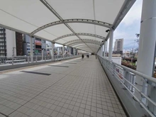 【大阪府/堺市堺区三国ヶ丘御幸通】プラウドタワー堺東 ペデストリアンデッキ（現地より約50m）：マンション～堺東駅間のペデストリアンデッキ