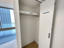 【大阪府/大阪市阿倍野区阿倍野筋】プラウドタワー阿倍野 収納：廊下横・角の洋室・クローゼット