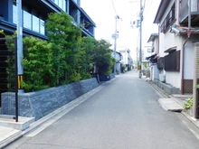 【京都府/京都市上京区上塔之段町】ジオ京都御所北 前面道路：北方向を撮影