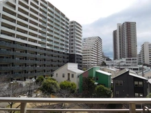 【大阪府/枚方市伊加賀北町】枚方ガーデンアイランズC棟 眺望：バルコニーから（南東方向）