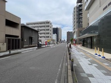 【愛知県/岩倉市本町】サクランド岩倉（エムズシティ岩倉）  ノース棟 前面道路