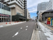 【愛知県/岩倉市本町】サクランド岩倉（エムズシティ岩倉）  ノース棟 前面道路