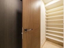 【東京都/港区虎ノ門】ウェリスタワー愛宕虎ノ門 収納：シューズインクロゼット