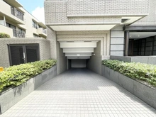 【東京都/新宿区南町】パレ市ヶ谷 駐車場入口