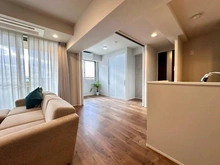 【東京都/渋谷区神泉町】グラーサ渋谷松濤 洋室：手前：LDK