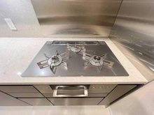 【東京都/港区麻布台】アトラス麻布台 キッチン：三口コンロ