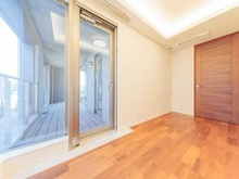 【東京都/港区六本木】ロイヤルシーズン六本木 洋室：間接照明付折り上げ天井