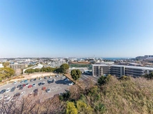 【神奈川県/横浜市磯子区汐見台】クレストレジデンス横浜　SKY VIEW SHIOMIDAI 眺望：バルコニーから