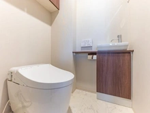 【神奈川県/横浜市磯子区汐見台】クレストレジデンス横浜　SKY VIEW SHIOMIDAI トイレ