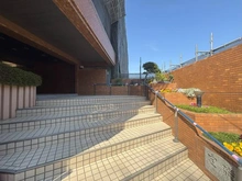 【神奈川県/横浜市南区山谷】ハイマート横浜 エントランス：大規模修繕中