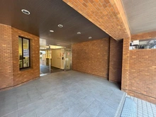 【神奈川県/横浜市南区山谷】ハイマート横浜 エントランス：大規模修繕中