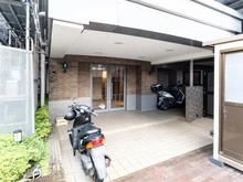 【神奈川県/川崎市宮前区馬絹】宮崎台南パーク・ホームズ弐番館 エントランス：大規模修繕中