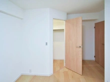 【神奈川県/横浜市港南区大久保】クレッセント上大岡ヴューズテラス サービスルーム（納戸）