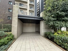 【神奈川県/横浜市磯子区磯子台】ブリリアシティ横浜磯子 D棟 エントランス