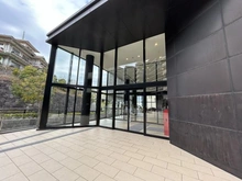 【神奈川県/横浜市磯子区磯子台】ブリリアシティ横浜磯子 D棟 共用部：グランドコンシェルジュ