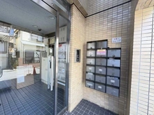 【東京都/新宿区市谷薬王寺町】スカイコート市ヶ谷第3 エントランス