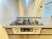 【東京都/新宿区南元町】ガーデンヒルズ四ツ谷 迎賓の森 キッチン：三口コンロ