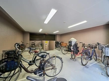 【東京都/新宿区市谷左内町】コート市ヶ谷 駐輪場