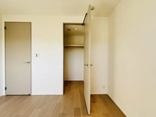 【東京都/新宿区左門町】フォルム四谷外苑東 収納：洋室（6畳）