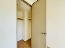 【東京都/新宿区左門町】フォルム四谷外苑東 収納：洋室（6畳）