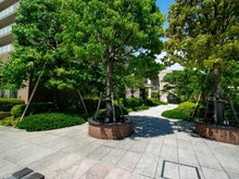 【東京都/新宿区富久町】ローレルコート新宿タワー 敷地内