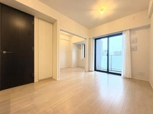 【東京都/新宿区大京町】マジェスティハウス新宿御苑パークナード リビング・ダイニング：（左奥）洋室