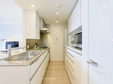 【東京都/新宿区富久町】富久クロスコンフォートタワー キッチン