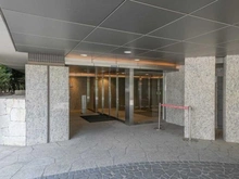 【東京都/新宿区市谷加賀町】ザ・パークハウス市谷加賀町 エントランス