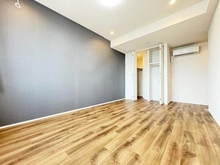 【東京都/新宿区富久町】ピアース四谷 洋室:約9.8帖(ウォークインクローゼット付)