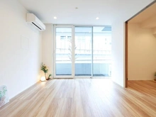 【東京都/港区南青山】ラヴォーグ南青山 リビング・ダイニング：右側：洋室