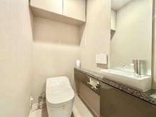 【東京都/新宿区四谷三栄町】ジオ四谷三栄町 トイレ