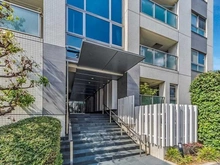 【東京都/新宿区市谷薬王寺町】アージュ薬王寺 エントランス