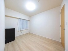 【東京都/新宿区大京町】マジェスティハウス新宿御苑パークナード 洋室：約5.5帖