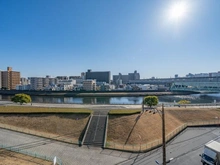 【東京都/北区浮間】リノア北赤羽 眺望：5階南東向きにつき陽当たり良好