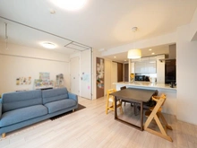 【東京都/板橋区坂下】プレミスト志村三丁目 LDK：約13.9帖のリビングダイニングキッチン（左手奥は約5帖の洋室）