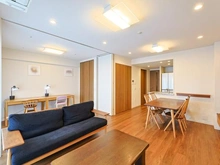 【埼玉県/志木市本町】プラウドシティ志木本町 センターコート LDK：洋室ドア開扉時