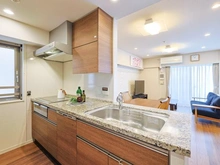 【埼玉県/志木市本町】プラウドシティ志木本町 センターコート キッチン：日々の家事負担を軽減する「食洗機」「ディスポーザー」付き