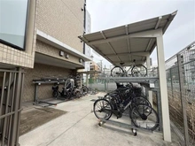 【東京都/北区赤羽】ルフォンリブレ赤羽 駐輪場：2段スライドラック式（上段 年額：金3,600円 / 下段 年額：金6,000円）