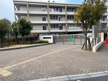 【東京都/足立区新田】アクアテラ・ブロードスクエア  足立区立新田学園(第二校舎）（現地より約400m）：徒歩約5分 ※小中一貫校