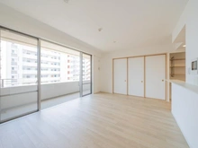 【埼玉県/川口市末広】グランレーヴ川口 リビング・ダイニング：西向きのため、陽当たり良好