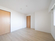 【埼玉県/川口市末広】グランレーヴ川口 洋室：約8.4帖の洋室
