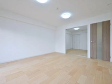 【埼玉県/川口市青木】ゼファー川口青木フェリシア リビング・ダイニング：写真奥：洋室（約6.0帖）