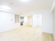 【埼玉県/川口市元郷】ソル・シエーナ川口 LDK：写真右奥：洋室（約4.9帖）