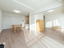 【東京都/北区上十条】ザ・タワー十条 リビング・ダイニング：14.4帖　右：洋室5.2帖