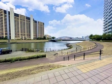 【東京都/足立区新田】オーベルグランディオハートアイランド 親水広場（現地より約170m）：