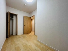 【埼玉県/朝霞市泉水】シティ・光陽朝霞泉水 洋室