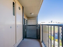 【東京都/北区赤羽南】モア・クレスト赤羽公園サンジェルム ポーチ