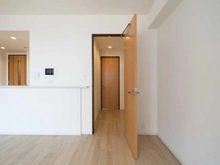 【埼玉県/川口市末広】グランレーヴ川口 収納：ウォークスルークローゼット
※リフォーム工事前の写真です