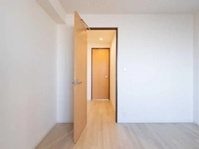 【埼玉県/川口市末広】グランレーヴ川口 収納：ウォークスルークローゼット
※リフォーム工事前の写真です